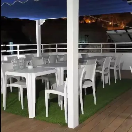 Terrace Special For Groups Up To 19 Guests Casa de hóspedes